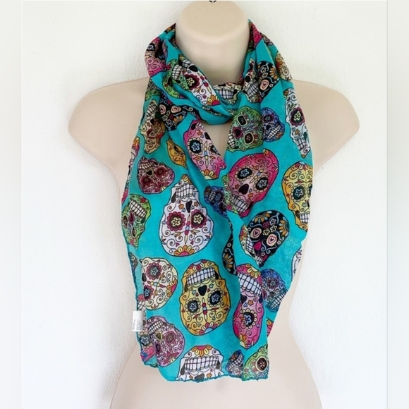 3 PIECE BUNDLES GET A THANK YOU GIFT! FUN! π - Picture 16 of 16